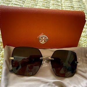 TORY BURCH Sunglasses New oval/round, color gold/dark brown gradient